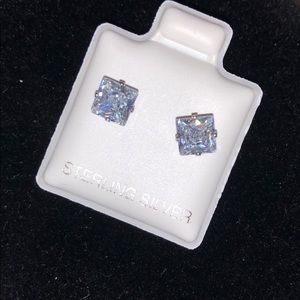 🆕 Sterling Silver 5mm princess cut Cz earrings